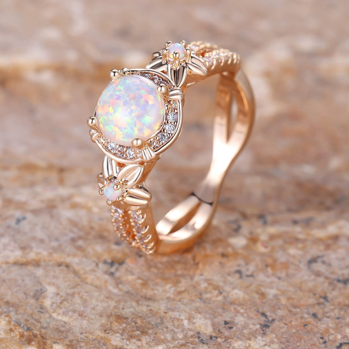 Damen Ring mit filigranem Opalmotiv und funkelnden Zirkonia Shop Nory