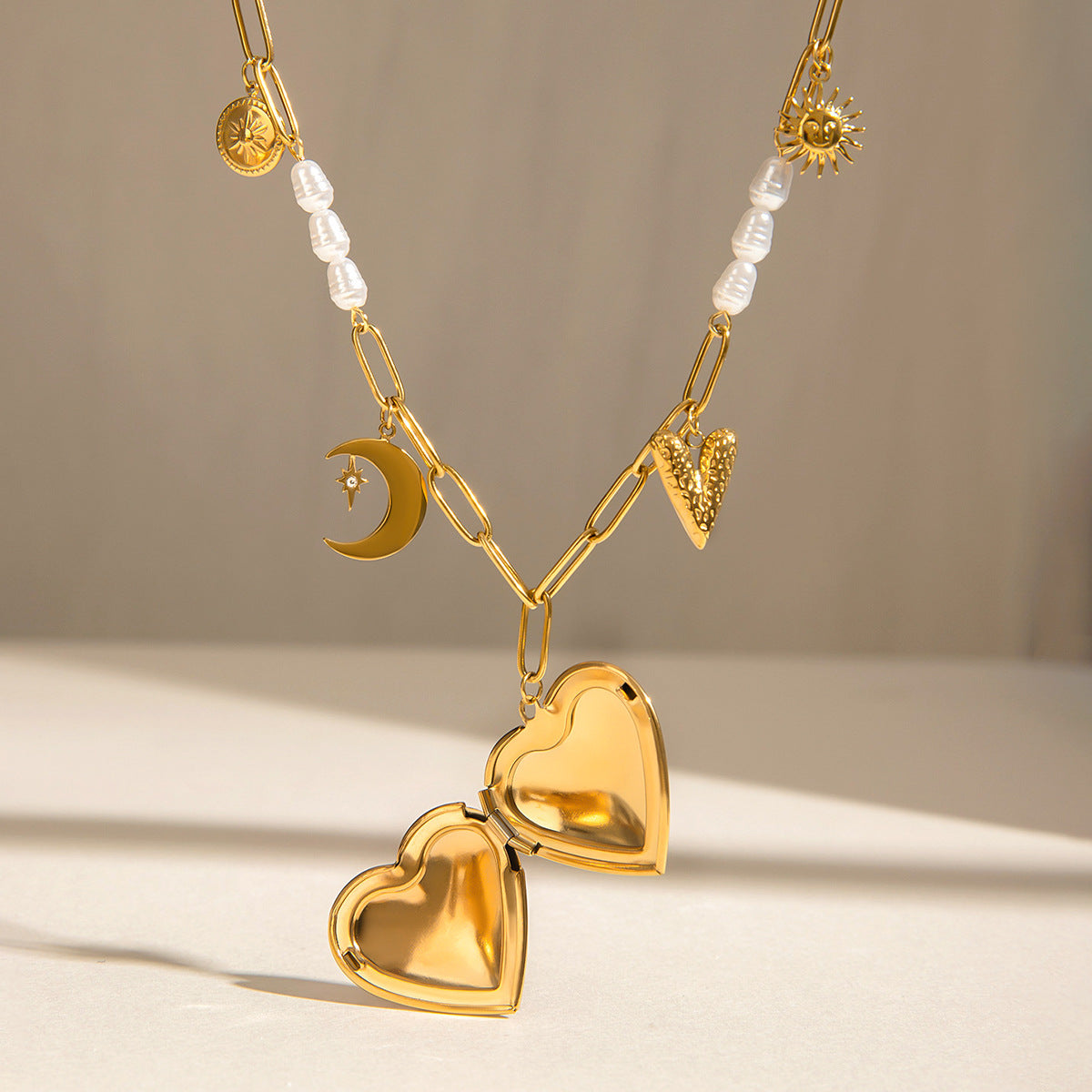 Damen Halskette mit charmantem Herzdesign und nothenden Anhängern Shop Nory