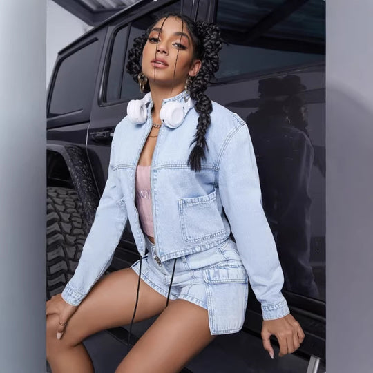 Damen kurzes Denim-Set mit Cropped-Jacke und Cargo-Shorts Shop Nory