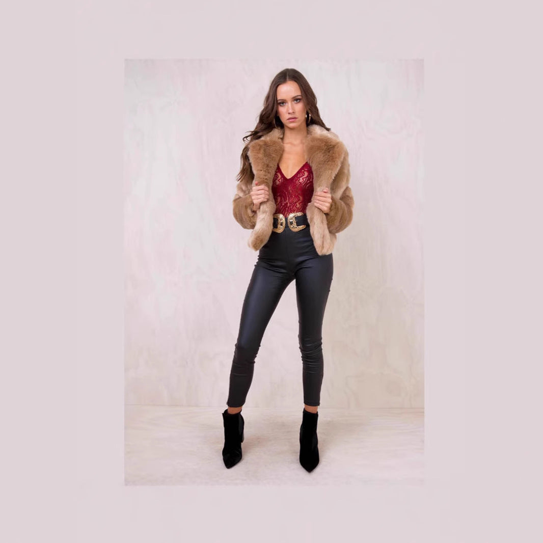 Damen Kurze Plüschjacke mit voluminösem Schalkragen und kastiger Silhouette Shop Nory
