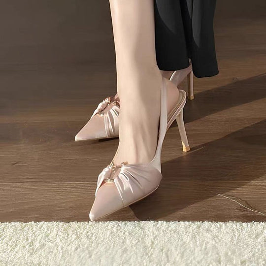 Damen Pumps mit Fersenriemen, spitzer Zehenpartie, gerafftem Vorderblatt und filigranem Stiletto Shop Nory