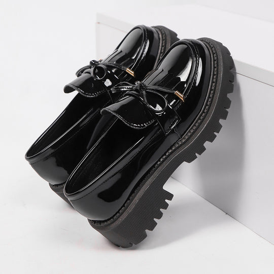 Damen Loafer in Lacklederoptik mit massiver Profilsohle und Zierschleife Shop Nory
