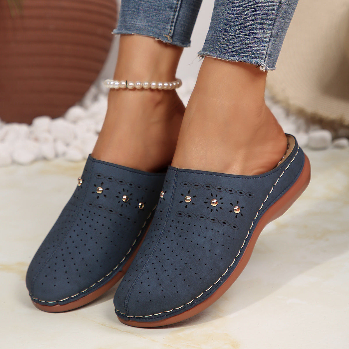 Damen bequeme Clogs mit atmungsaktiven Löchern und eleganten Verzierungen Shopnory