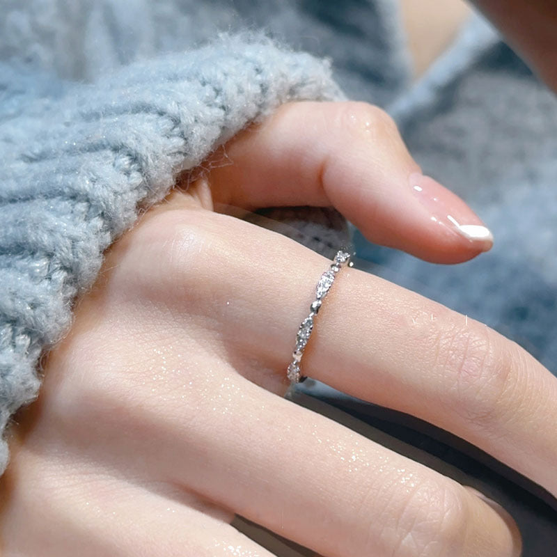 Damen Zarter Zirkonia Ring mit funkelnden Akzenten Shop Nory