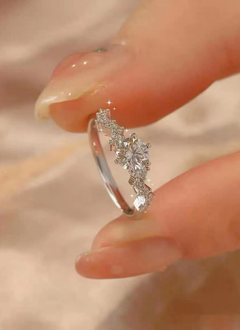 Damen eleganter Ring mit funkelndem Zirkonia und kunstvollem Design Shop Nory
