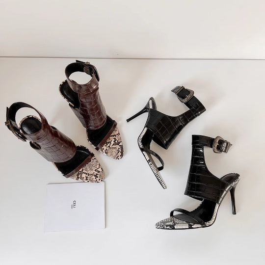 Damen Sandalette mit hohem Stiletto, breitem Kroko-Knöchelriemen und spitzer Schlangenoptik-Zehenkappe Shop Nory