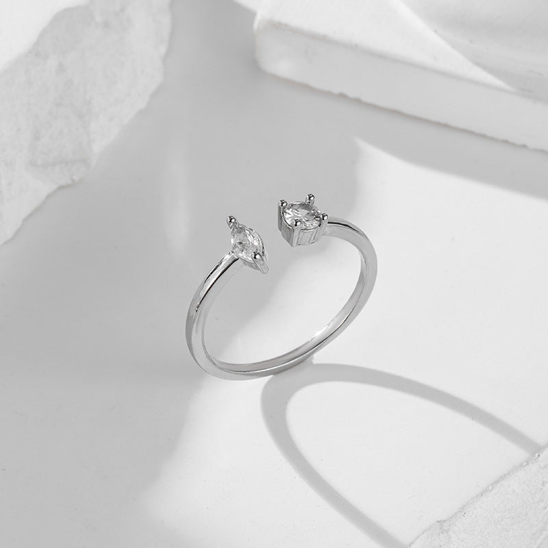 Damenring mit elegantem minimalistischen Design und funkelnden Kristallen Shop Nory