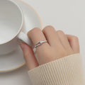 Damen eleganter geschwungener Ring mit funkelnden Zirkonia Shop Nory