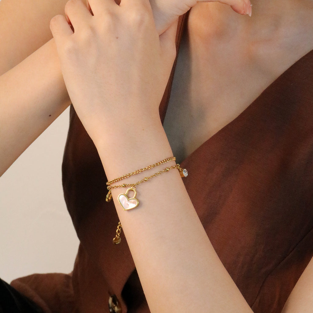Damen Armband mit Herzen-Anhänger und funkelnden Kristallen Shop Nory