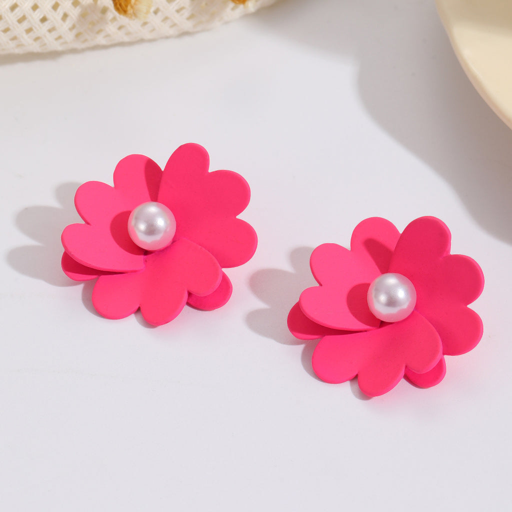 Damen Ohrstecker mit lebendigem Blumendesign und stylishen Perlenakzenten Shop Nory