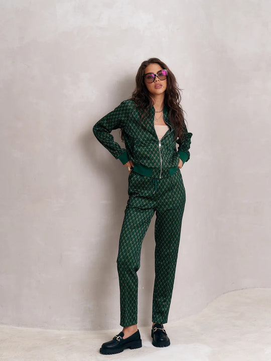 Damen jacquard Lounge-Set mit kurzer Bomberjacke und hochgeschnittener Kordelzug-Hose Shop Nory