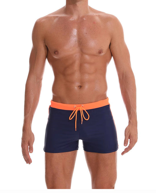 Herren Bade-Shorts mit peppigen Kontrastelementen