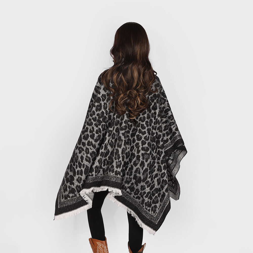 Damen Jacquard‑Poncho im Oversize‑Überwurf mit Leoprint und Fransensaum Shop Nory