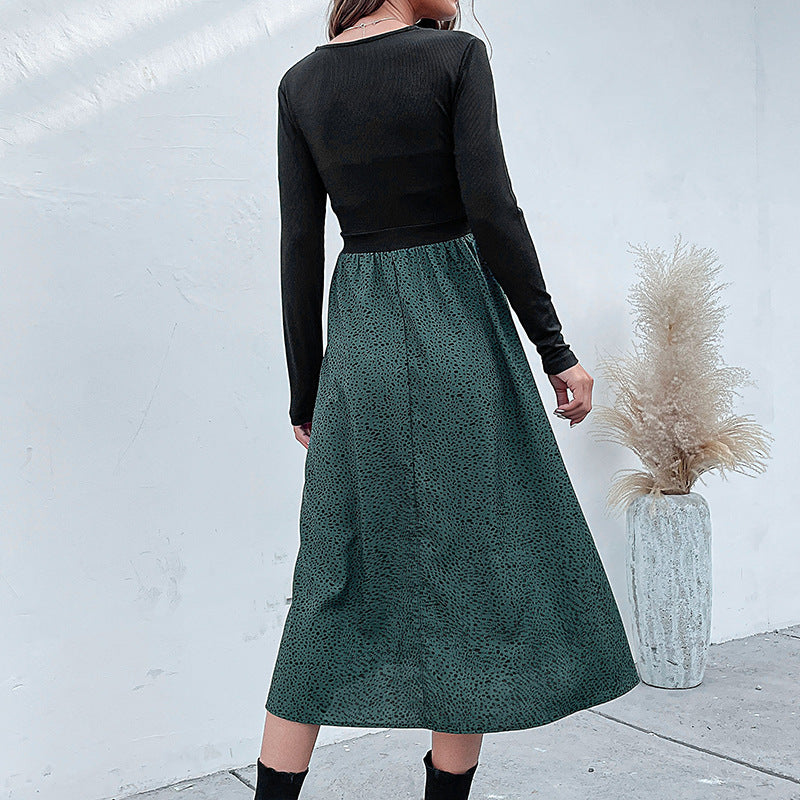 Damen Midikleid mit tailliertem Rippenstrick-Oberteil, V‑Ausschnitt und weitem Rock Shop Nory