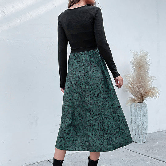 Damen Midikleid mit tailliertem Rippenstrick-Oberteil, V‑Ausschnitt und weitem Rock Shop Nory
