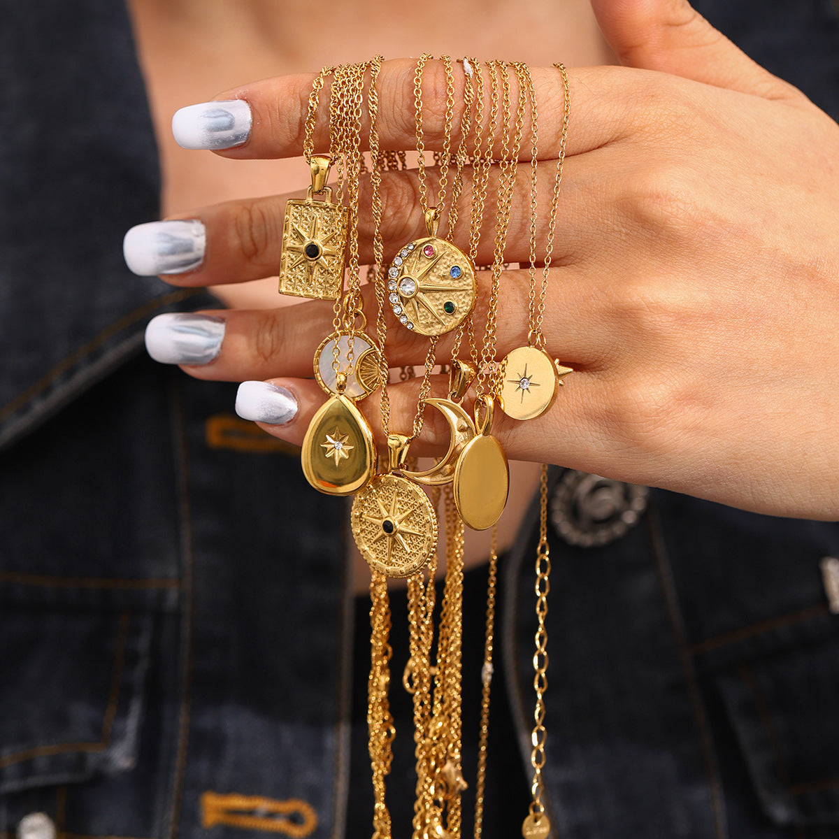 Damen Halskette mit elegantem Sonnen- und Mondanhänger Shop Nory
