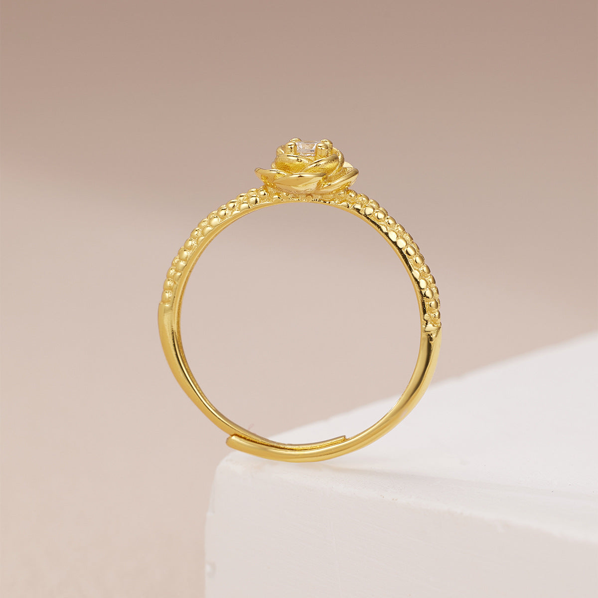Damen Ring mit blütenförmigem Design und funkelndem Zirkonia Shop Nory