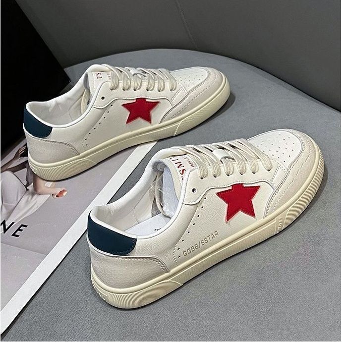 Damen Sneaker mit funkelnden Stern-Applikationen und atmungsaktiver Struktur