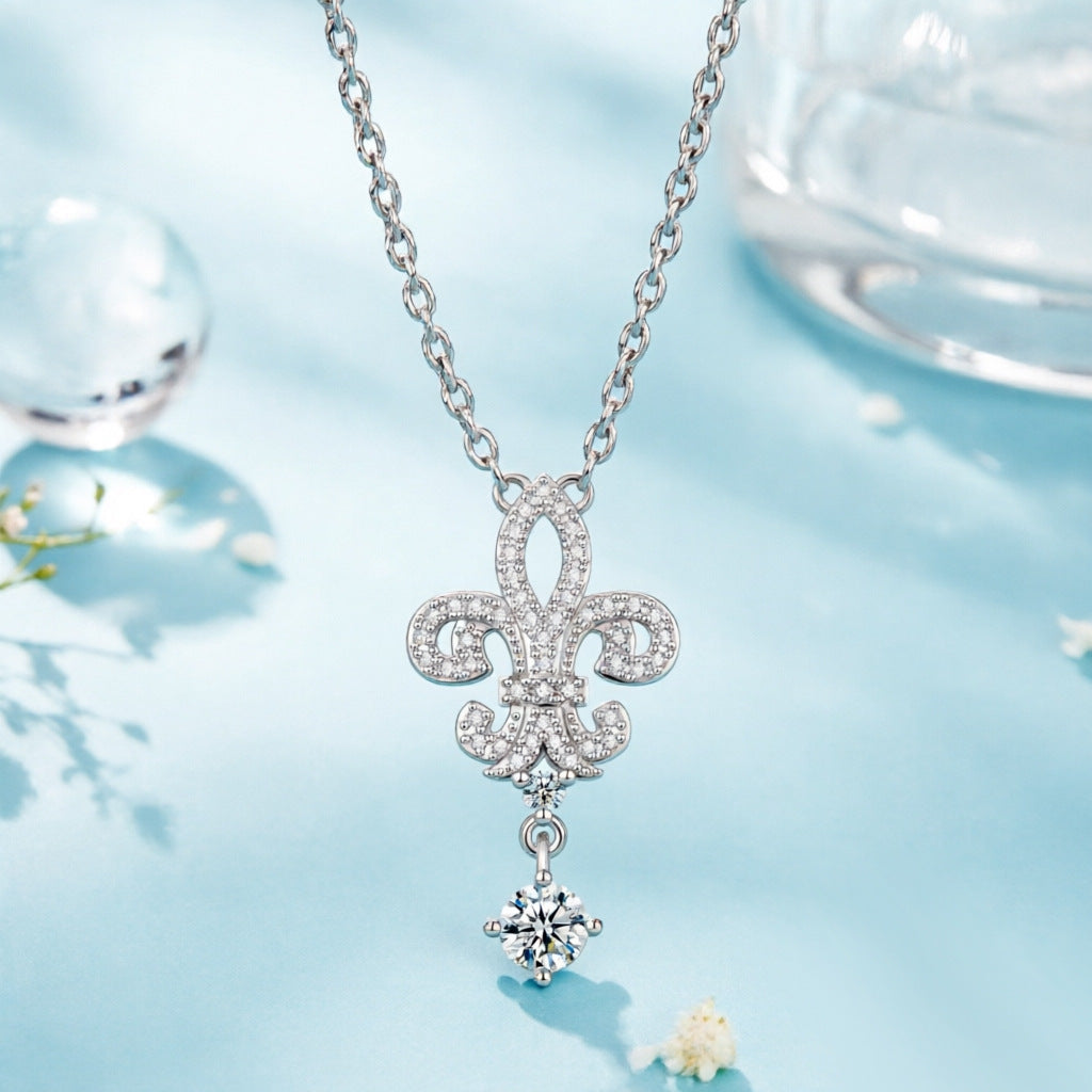 Damen Halskette mit floralen Design und funkelndem Anhänger Shop Nory
