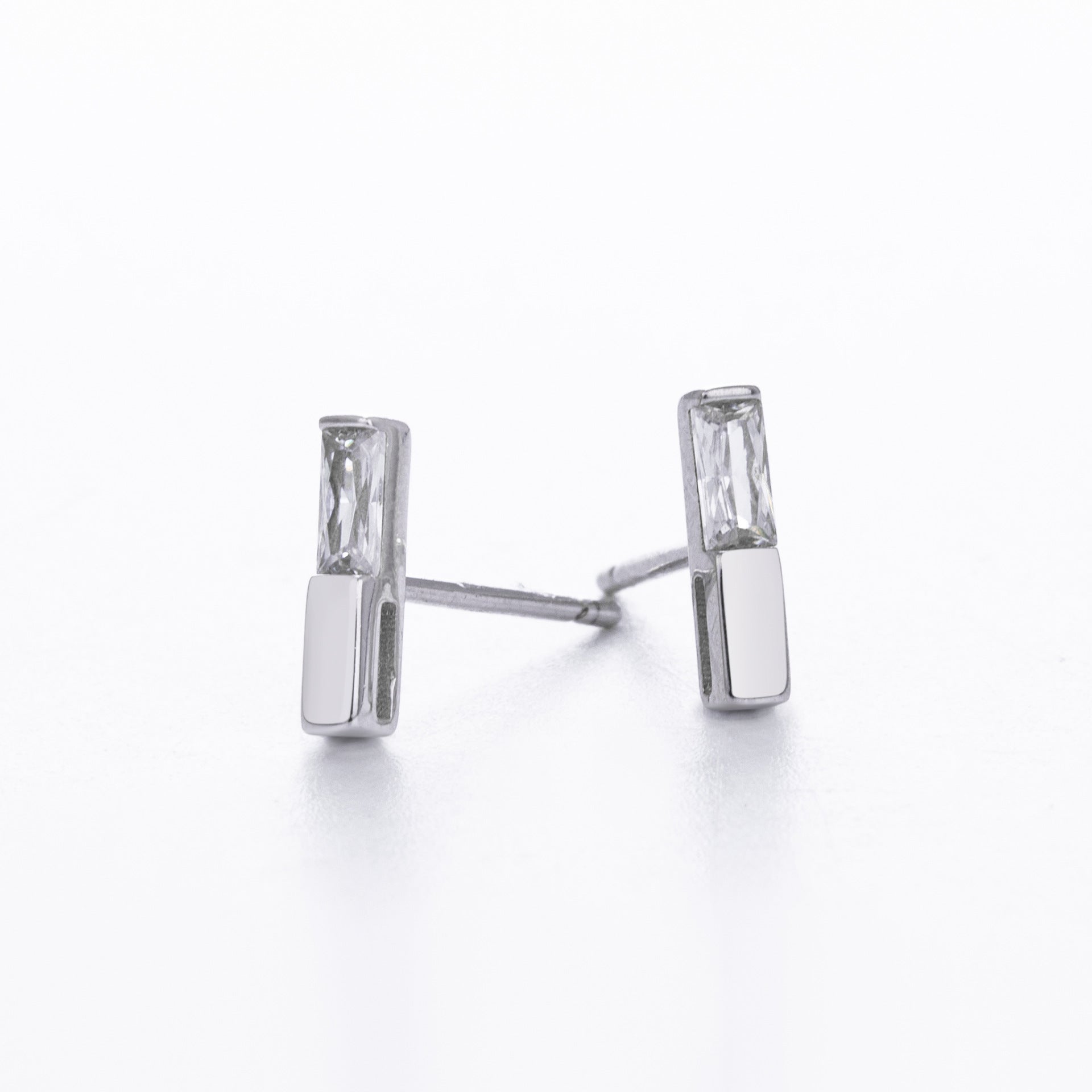 Damen Ohrstecker aus hochwertigem 925 Sterling Silber mit funkelnden Zirkonsteinen Shop Nory