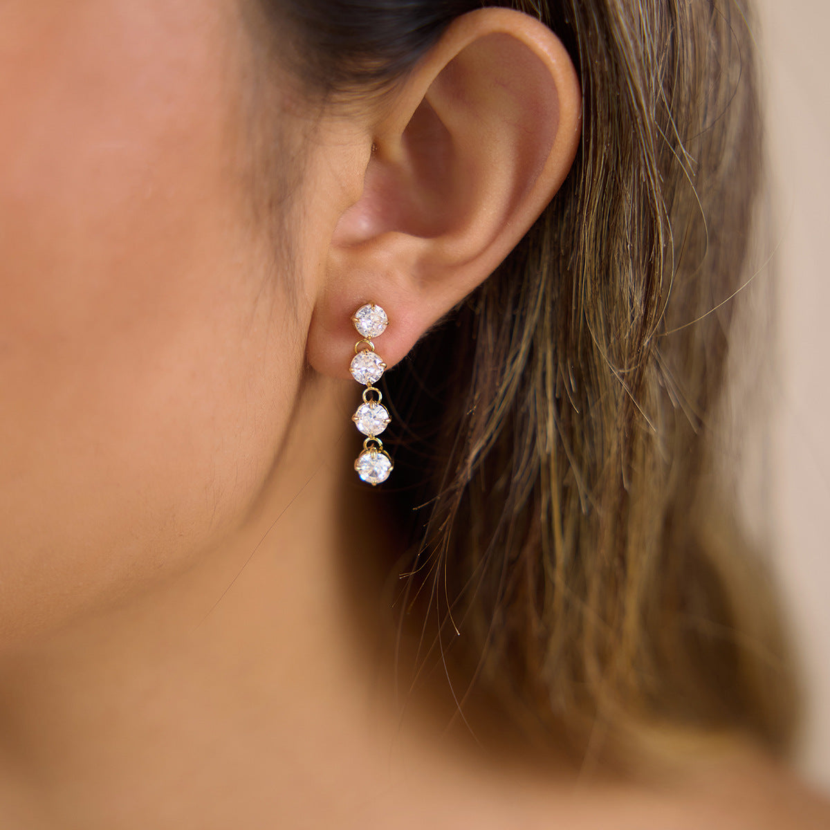 Damen Elegante Ohrhänger mit funkelnden Zirkonia und hypoallergenen Eigenschaften Shop Nory