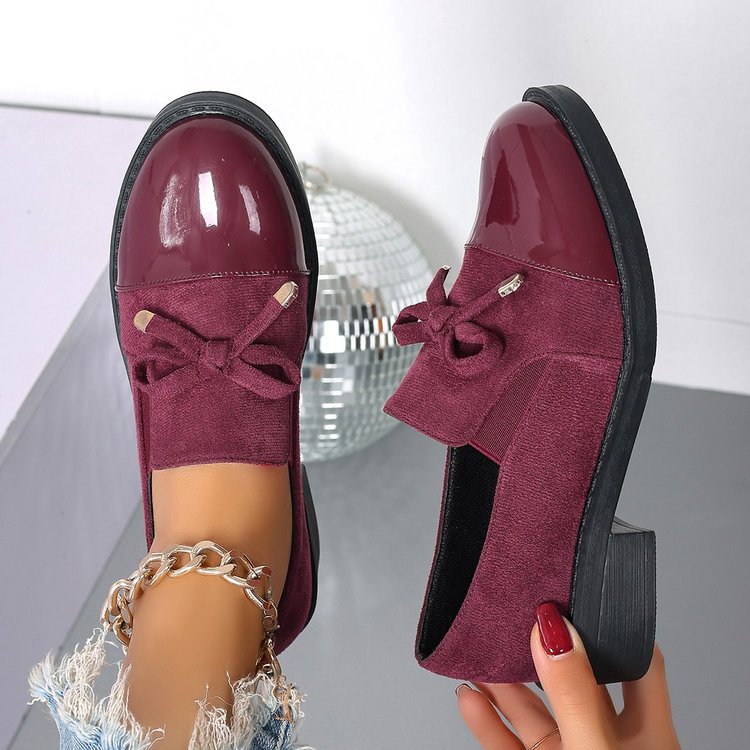 Damen Lack- und Wildlederslipper mit Zierschleife und niedrigem Blockabsatz Shop Nory