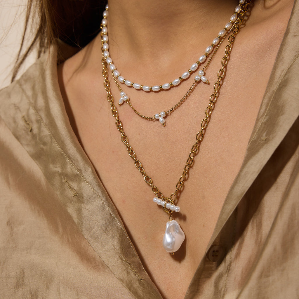 Damen Elegante und modische Halskette mit Perlen und goldfarbener Veredelung Shop Nory