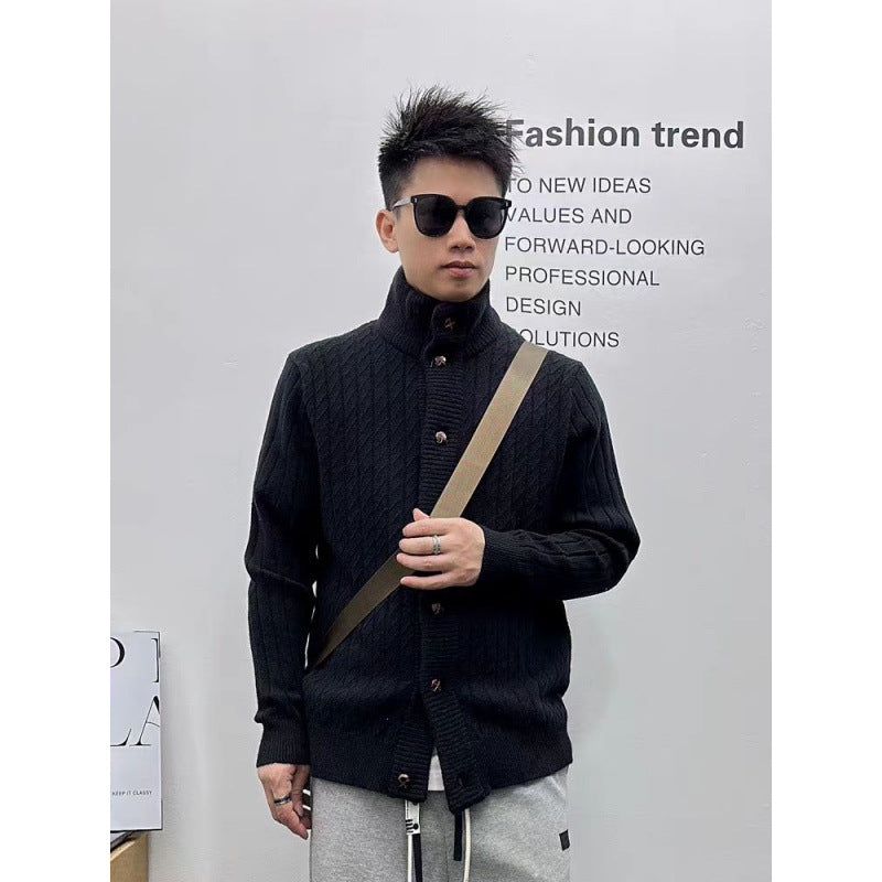 Herren Feinstrukturierter Zopfmuster-Cardigan mit hohem Stehkragen und durchgehender Knopfleiste Shop Nory