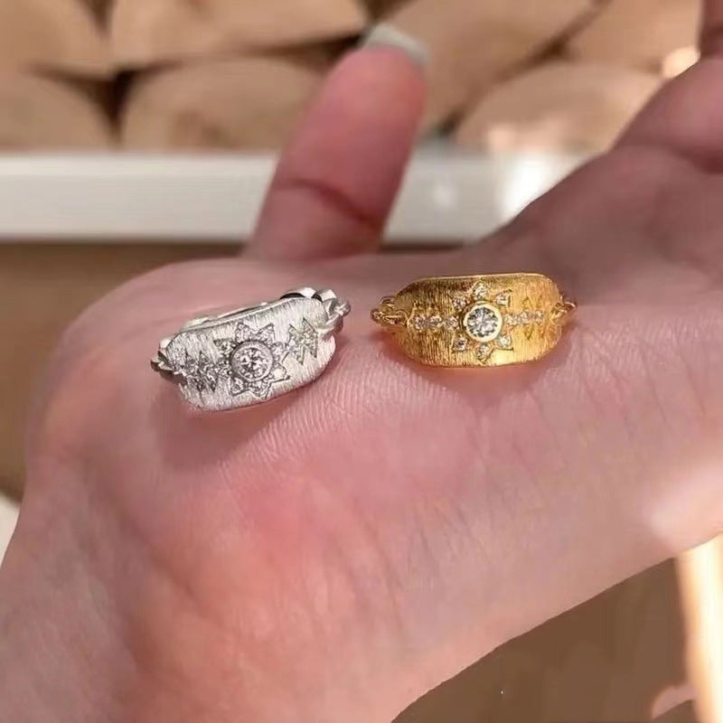 Damenring mit kunstvollem floralen Design und funkelnden Akzenten Shop Nory