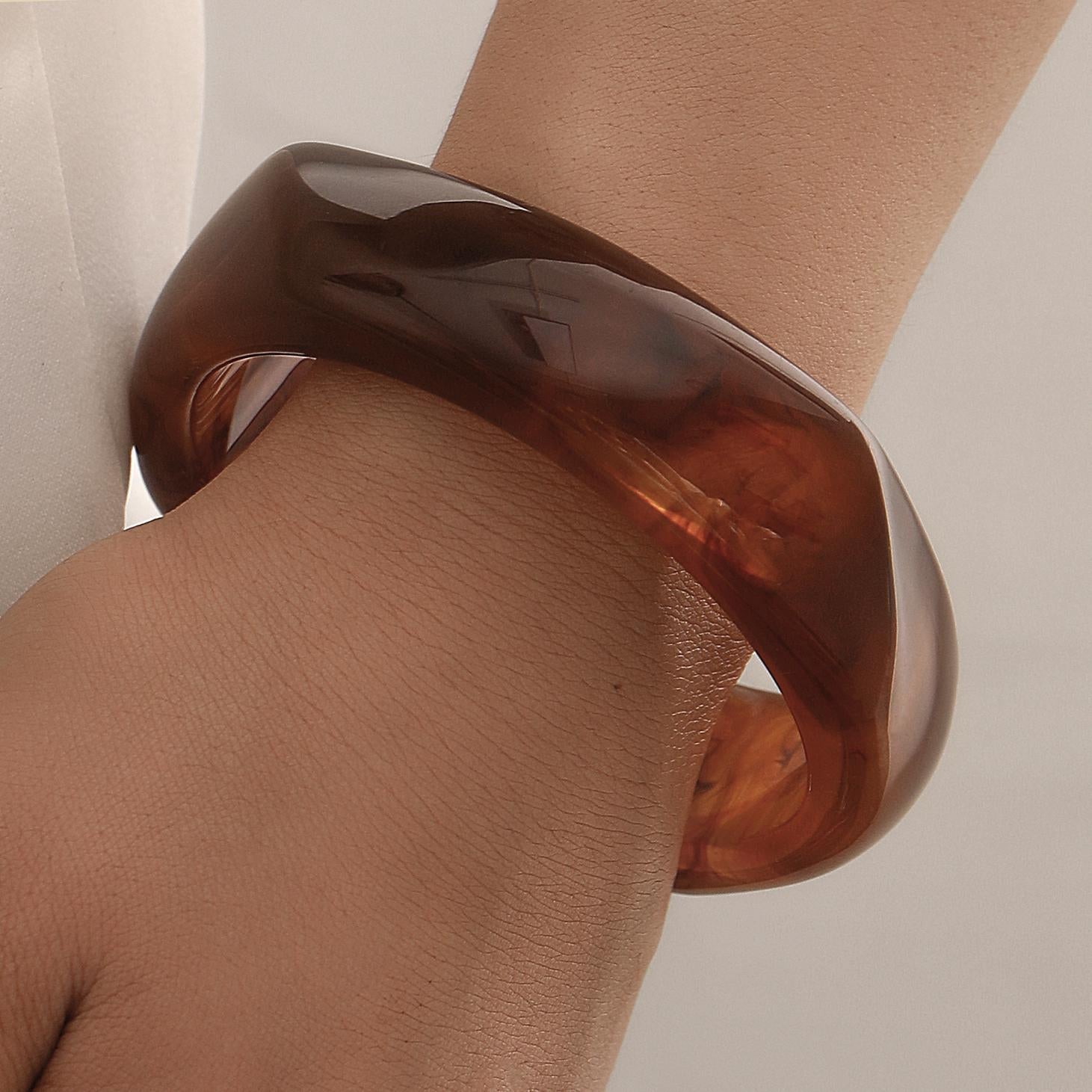 Damen modisches Acrylarmband Shop Nory