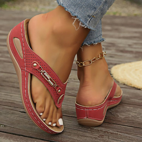 Damen Keil-Zehentrenner Sandalen mit perforiertem Obermaterial und gepolstertem Komfortfußbett Shop Nory