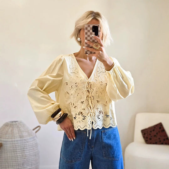 Damen Leichte Broderie-Anglaise-Spitzenbluse mit V-Ausschnitt, Bindeband und Ballonärmeln Shop Nory