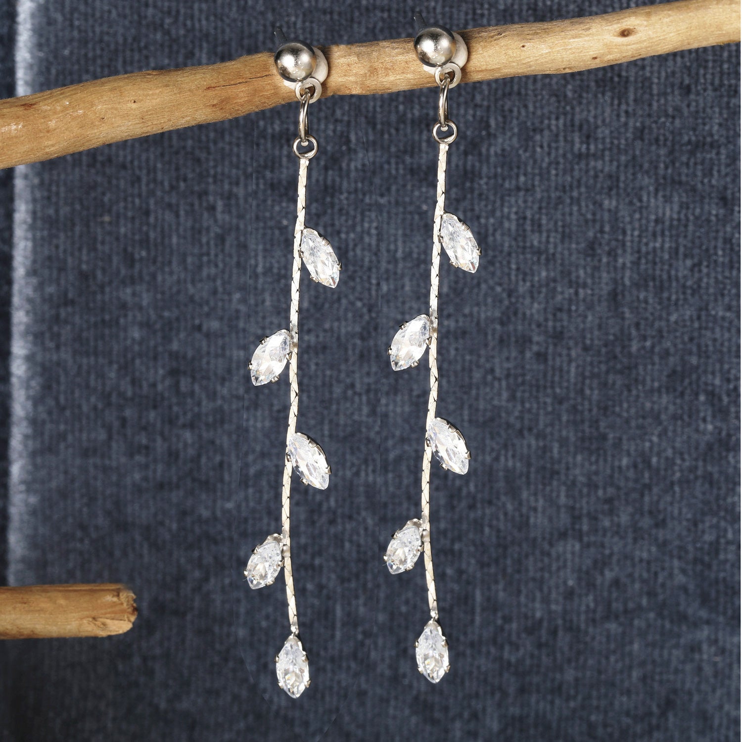 Damen Ohrringe mit funkelnden Kristallen und elegantem Design Shop Nory
