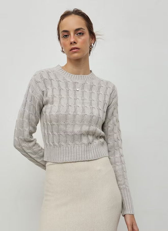 Damen Kurzgeschnittener Zopfstrick-Pullover mit Rundhalsausschnitt und Rippbündchen Shop Nory