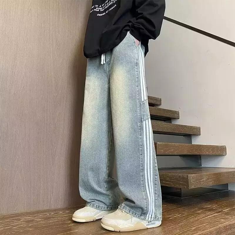 Herren weit geschnittene Denim-Hose mit seitlichen Streifen und Taschen