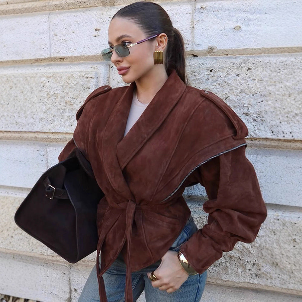 Damen Veloursleder‑Wickeljacke mit breitem Schalkragen und Taillengürtel Shop Nory