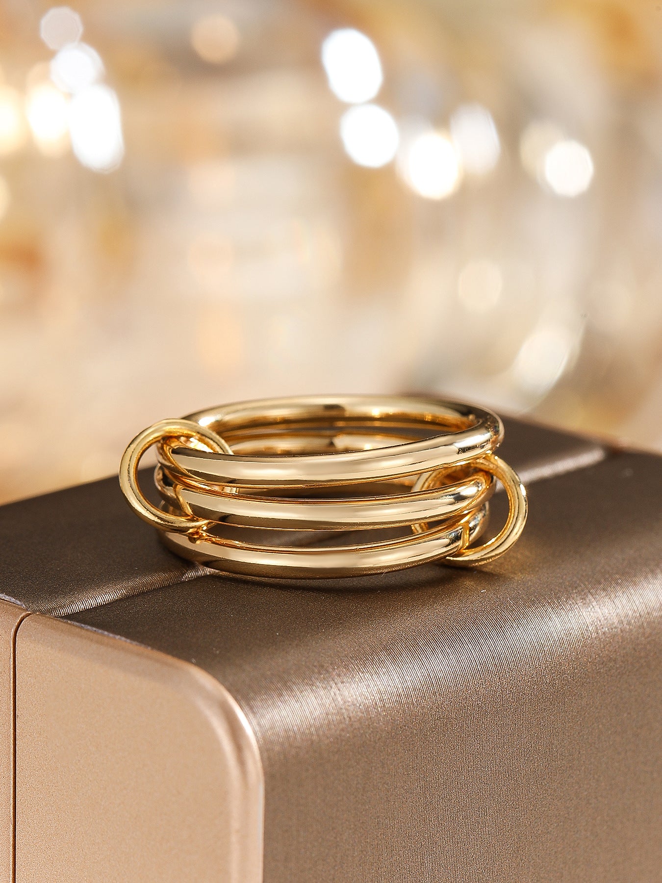 Damen Stapelring aus hochwertigem Edelstahl mit glänzender goldfarbener Oberfläche Shop Nory