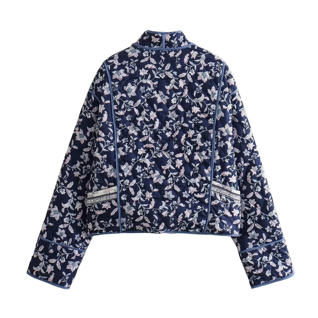 Damen gesteppte Kimono-Jacke mit floralem Allover‑Muster und kontrastierender Paspelierung Shop Nory