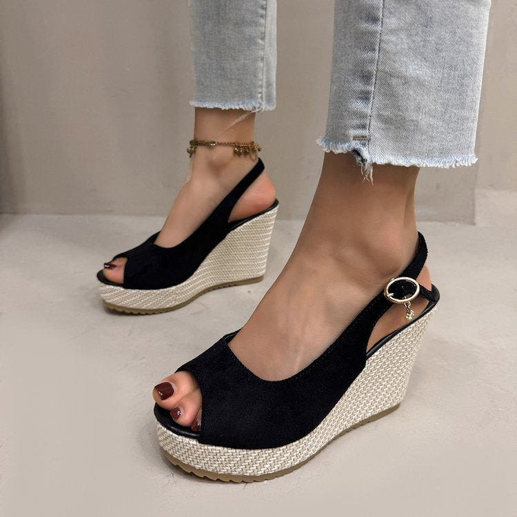 Damen Wedge-Pantoletten mit dekorativem Riemendesign und komfortabler Sohle