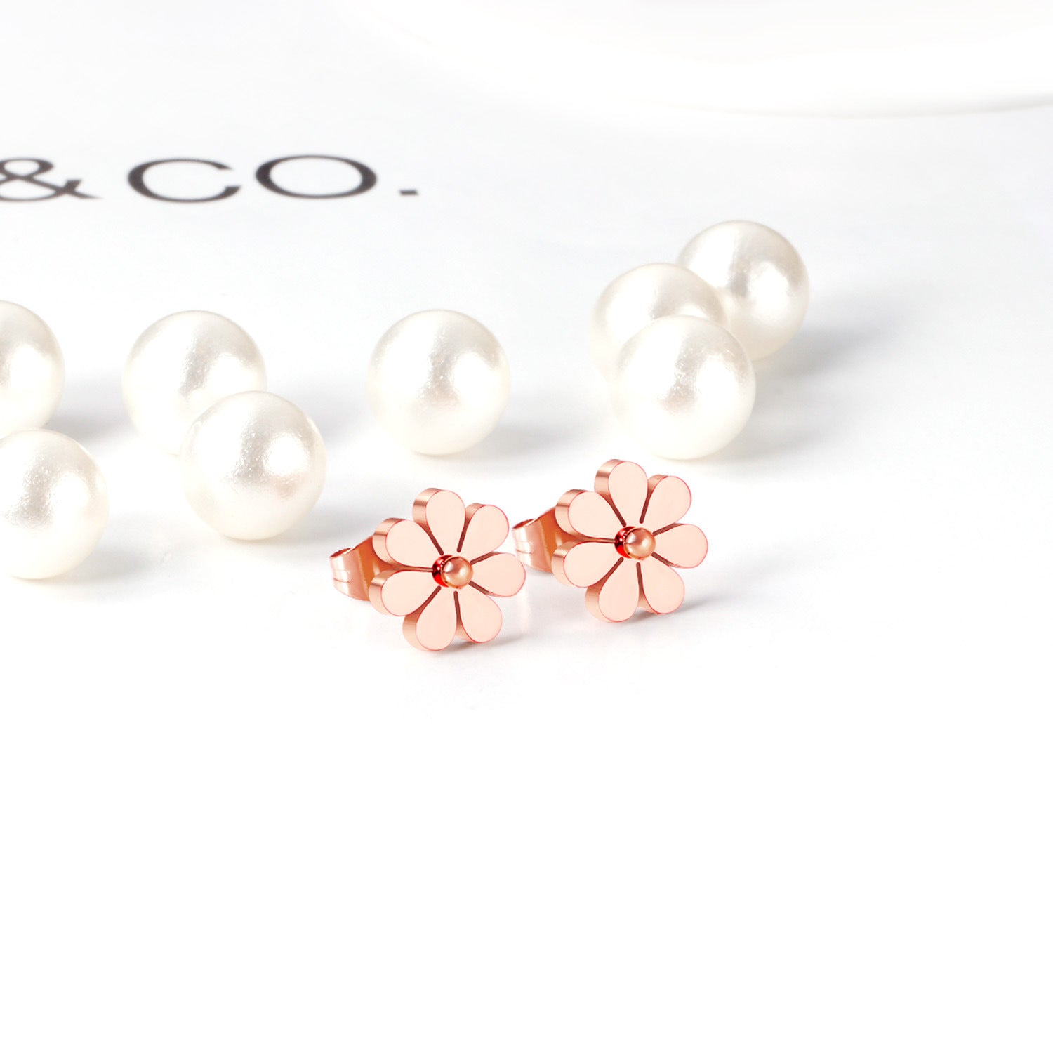 Damen Ohrstecker im eleganten Blumen-Design aus goldplattiertem Edelstahl Shop Nory