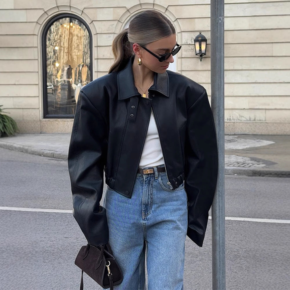 Damen Kurzgeschnittene Oversize-Lederjacke mit Hemdkragen, Cropped‑Silhouette und extraweiten Ärmeln Shop Nory