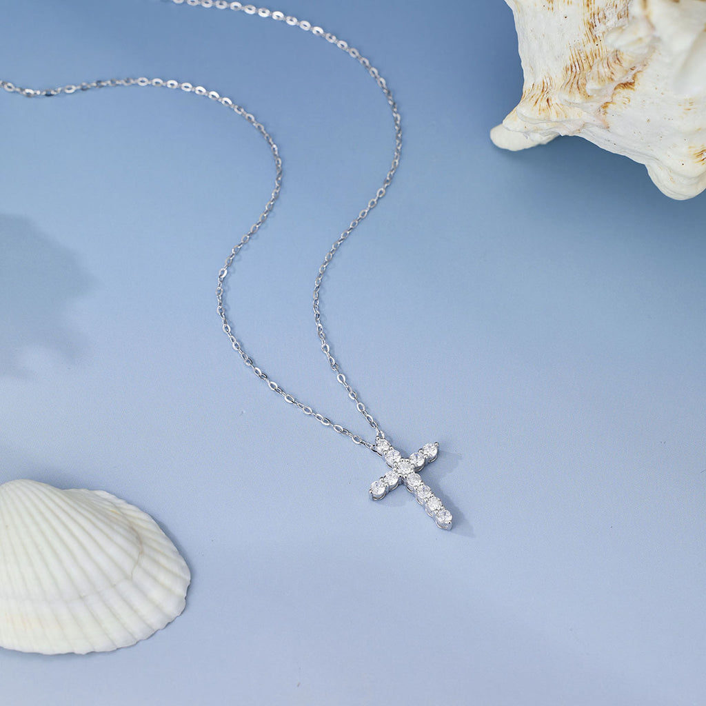 Damen Halskette mit funkelndem Kreuzanhänger und feinem Gliederketten-Design Shop Nory
