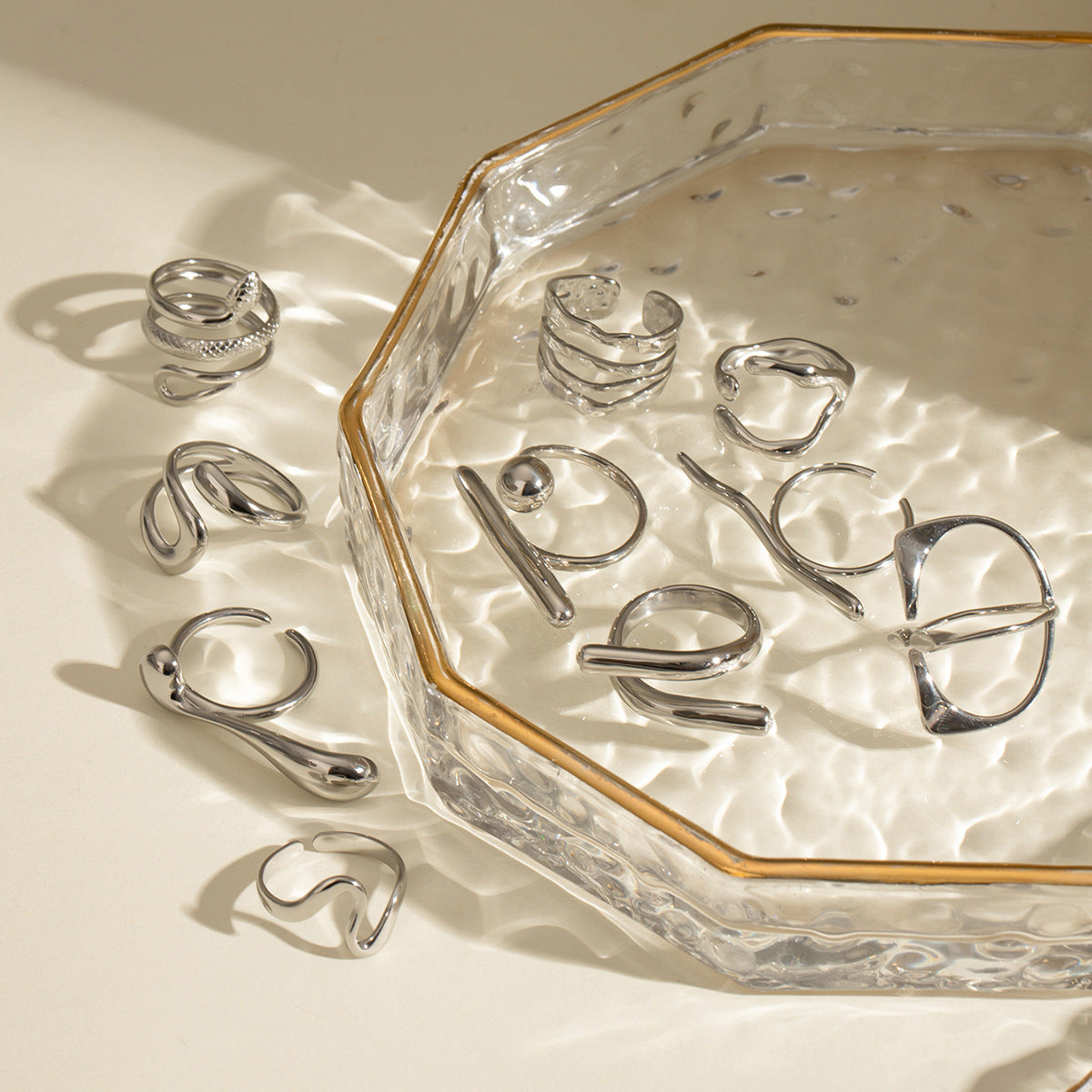 Damen Offener Ring mit modernem, geschwungenem Design und Zirkonia-Akzent Shop Nory