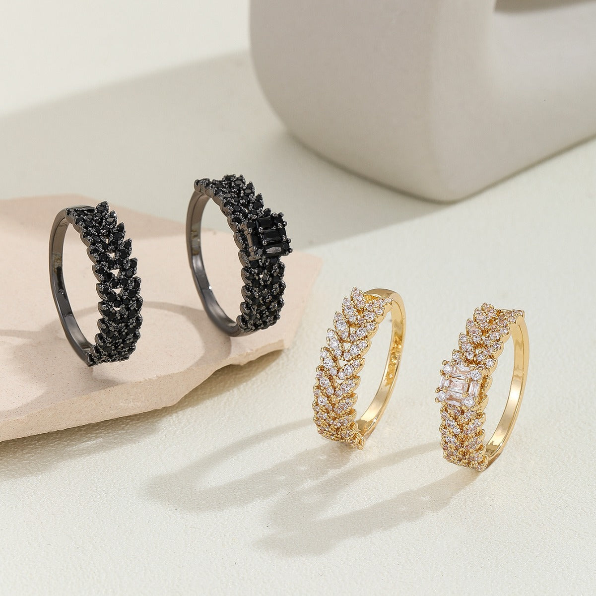 Damen Zarter und glanzvoller Ring mit funkelnden Zirkonia Shop Nory