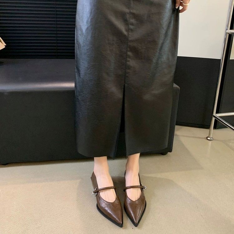 Damen elegante Ballerinas mit zeitgemäßem Riemchen und spitzem Design