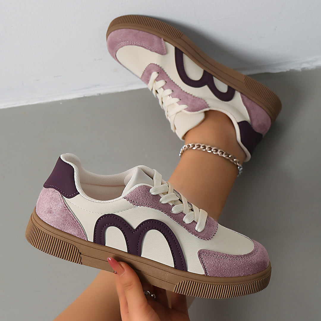 Damen Retro-Sneaker mit Velours‑Overlays, geschwungener Seitenapplikation und profilierter Gummisohle Shop Nory
