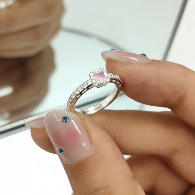 Damen Verlobungsring mit pinkem Zirkon und funkelnden Akzenten Shop Nory
