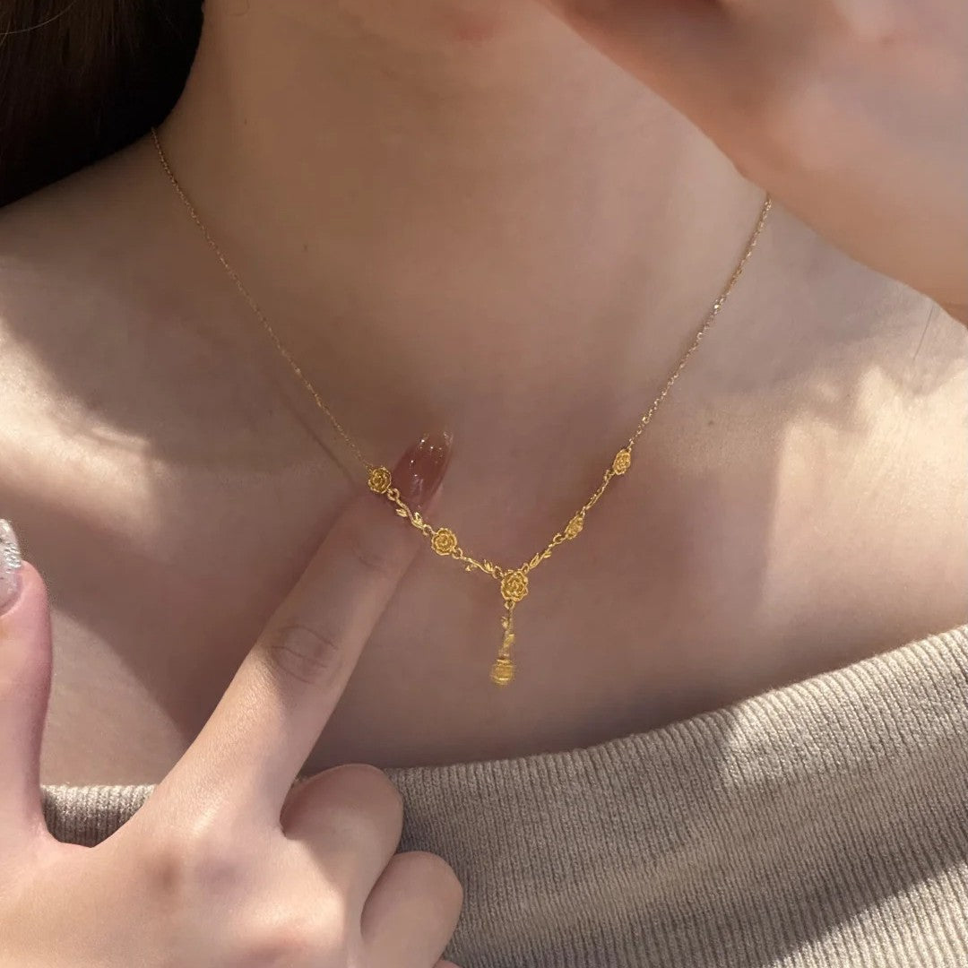Damen Halskette mit kunstvollen Rosenelementen und edlem Design Shop Nory