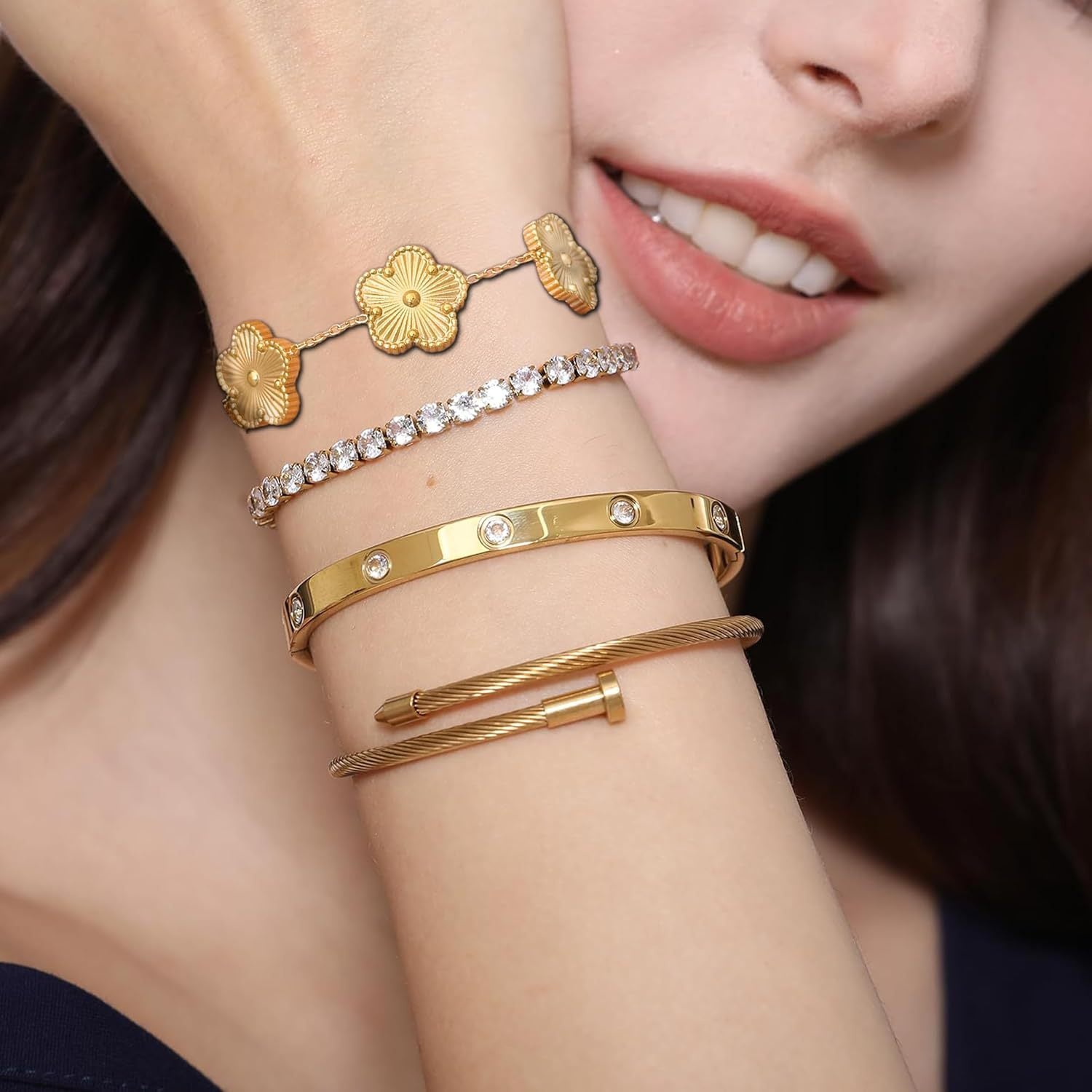 Damen Armbandset mit funkelnden Zirkonia-Elementen und elegantem Gliederdesign Shop Nory