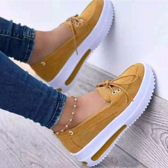 Damen Mokassin-Plateau-Slipper mit Schnürdetail und gepolsterter Komfortsohle Shop Nory